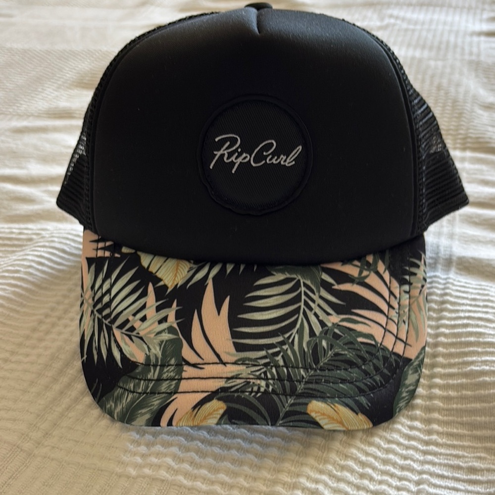 NWT Rip Curl Black and Tropical Print Trucker Hat